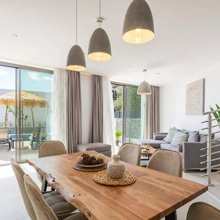 Bougainvillea Boutique 3 By וילה